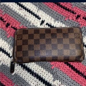 Brown Louis vutton woman’s wallet.